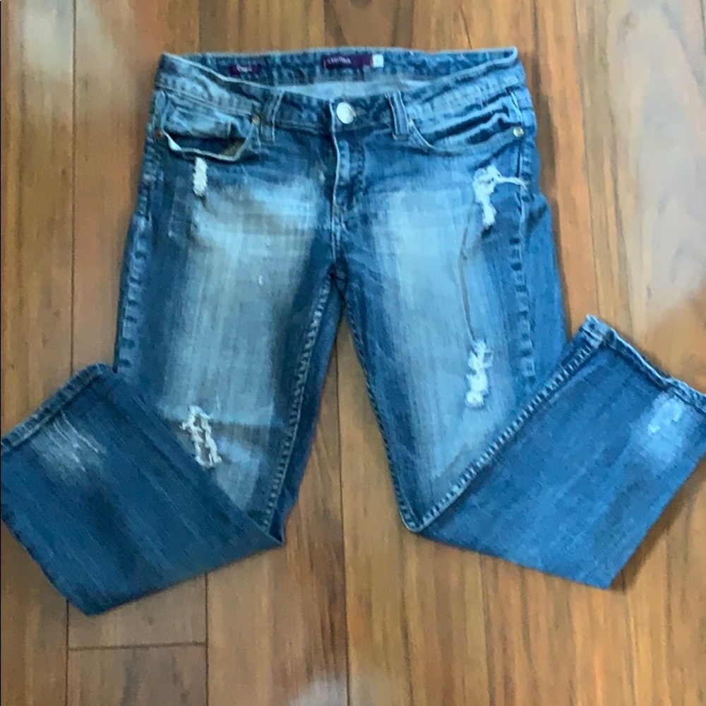 Vigoss Capris Faded and Ripped Size 9
